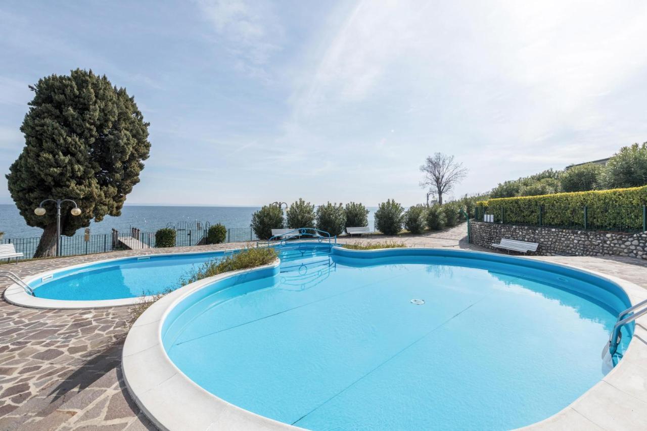 Front Lake Amazing View Manerba del Garda Exterior photo